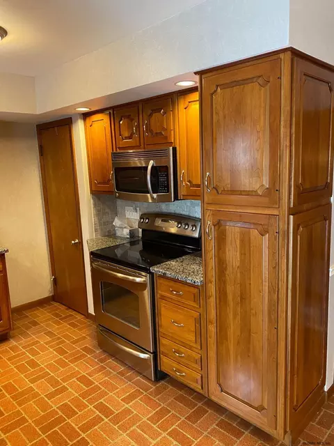 2820 Clyde Ave, Schenectady, NY 12306 photo 4