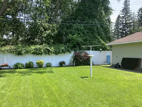 1073 Roberta Rd, Schenectady, NY 12303 photo 20