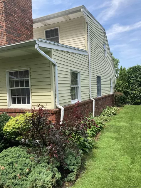 1073 Roberta Rd, Schenectady, NY 12303 photo 15