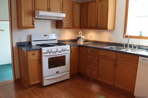 822 Kings Rd, Schenectady, NY 12303 photo 3