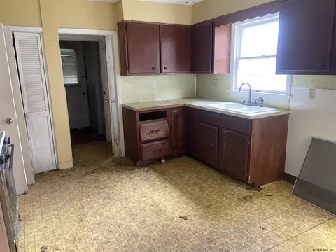 851 Eastern Ave, Schenectady, NY 12308 photo 6
