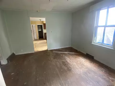 851 Eastern Ave, Schenectady, NY 12308 photo 3