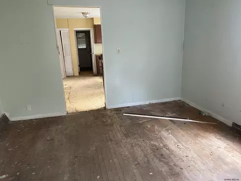 851 Eastern Ave, Schenectady, NY 12308 photo 4