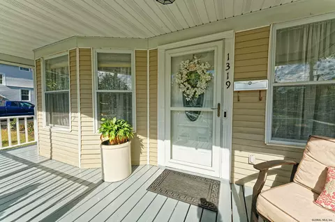 1319 Belmont Ave, Schenectady, NY 12308 photo 3