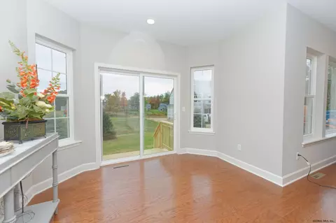 284 Bender Ln, Glenmont, NY 12077 photo 22