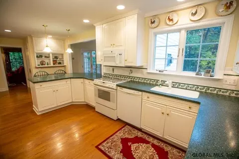 1061 Mohawk Rd, Schenectady, NY 12309 photo 8