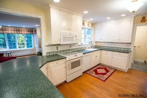 1061 Mohawk Rd, Schenectady, NY 12309 photo 10