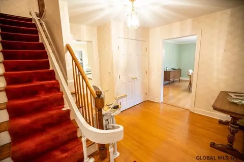 1061 Mohawk Rd, Schenectady, NY 12309 photo 4