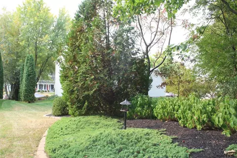 21 Eileen Ln, Glenmont, NY 12077 photo 5