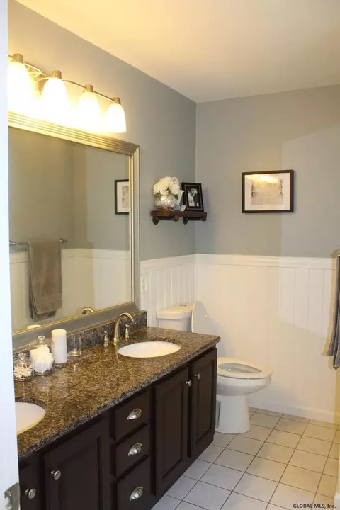 21 Eileen Ln, Glenmont, NY 12077 photo 22