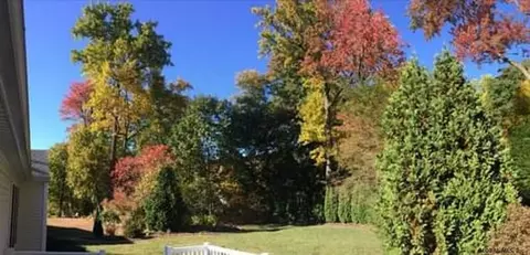 21 Eileen Ln, Glenmont, NY 12077 photo 4