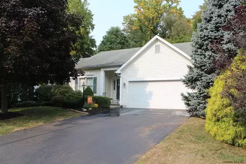 21 Eileen Ln, Glenmont, NY 12077 photo 1