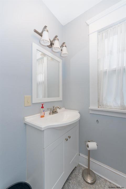 25 Hawk St, Schenectady, NY 12308 photo 38