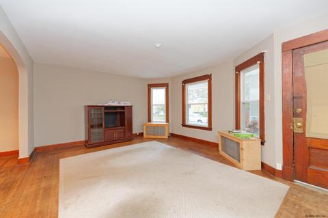 25 Hawk St, Schenectady, NY 12308 photo 6