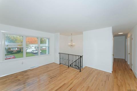 170 Ray Ave, Schenectady, NY 12304 photo 7