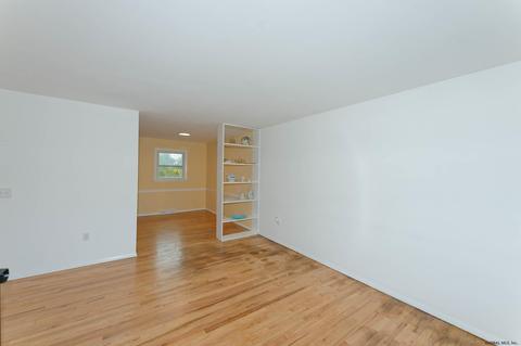 170 Ray Ave, Schenectady, NY 12304 photo 9
