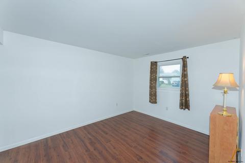 170 Ray Ave, Schenectady, NY 12304 photo 16