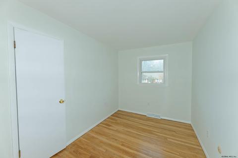 170 Ray Ave, Schenectady, NY 12304 photo 25