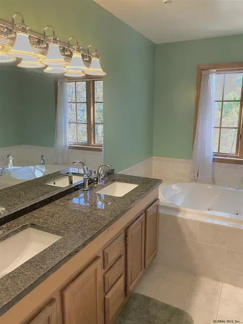 42 Henderson Rd, Glenmont, NY 12077 photo 40