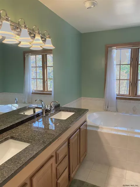 42 Henderson Rd, Glenmont, NY 12077 photo 38