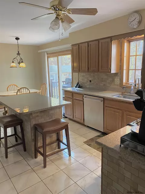 42 Henderson Rd, Glenmont, NY 12077 photo 18