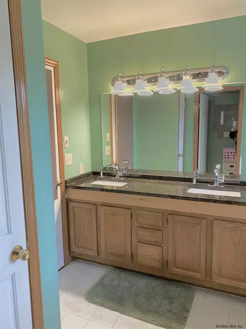42 Henderson Rd, Glenmont, NY 12077 photo 39