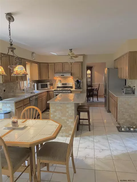 42 Henderson Rd, Glenmont, NY 12077 photo 16