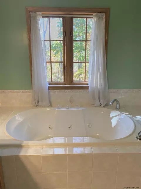 42 Henderson Rd, Glenmont, NY 12077 photo 41