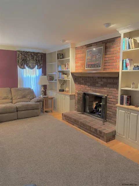 42 Henderson Rd, Glenmont, NY 12077 photo 26
