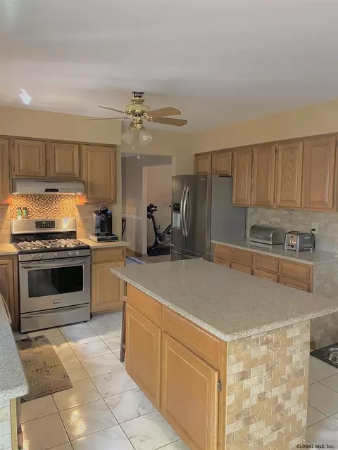 42 Henderson Rd, Glenmont, NY 12077 photo 13
