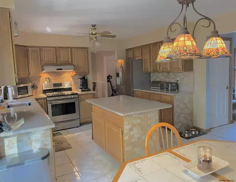 42 Henderson Rd, Glenmont, NY 12077 photo 12
