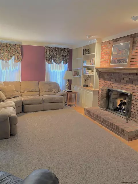 42 Henderson Rd, Glenmont, NY 12077 photo 25