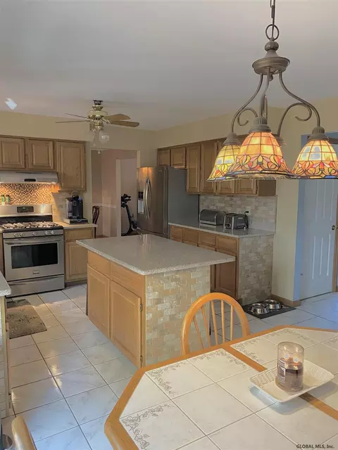 42 Henderson Rd, Glenmont, NY 12077 photo 11
