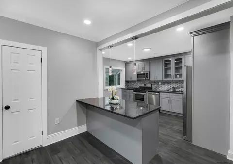 1022 Dean St, Schenectady, NY 12309 photo 6