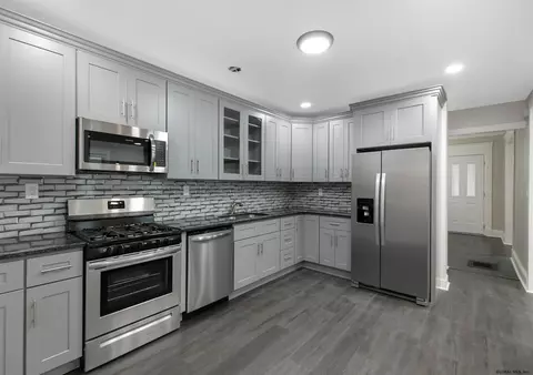 1022 Dean St, Schenectady, NY 12309 photo 8
