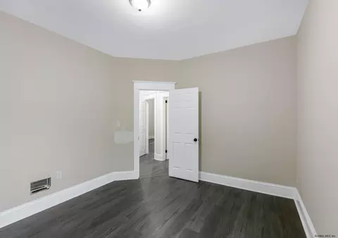 1022 Dean St, Schenectady, NY 12309 photo 19