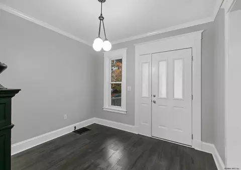 1022 Dean St, Schenectady, NY 12309 photo 2