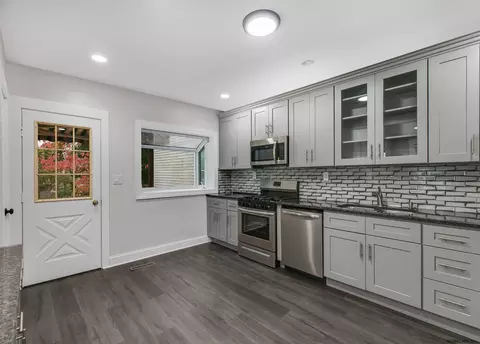 1022 Dean St, Schenectady, NY 12309 photo 7