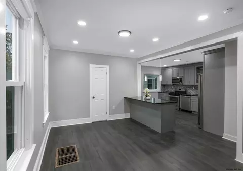 1022 Dean St, Schenectady, NY 12309 photo 5