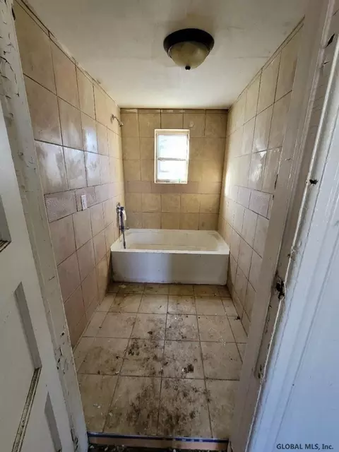 313 Front St, Schenectady, NY 12305 photo 4