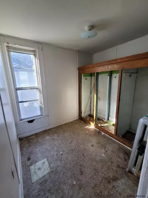 313 Front St, Schenectady, NY 12305 photo 3