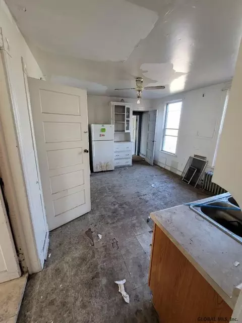 313 Front St, Schenectady, NY 12305 photo 6