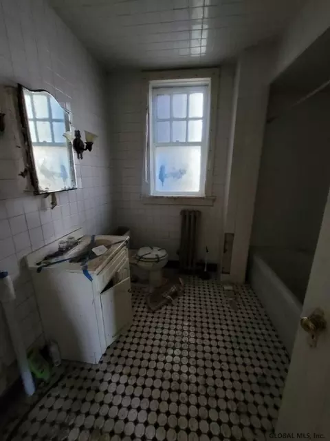 313 Front St, Schenectady, NY 12305 photo 17