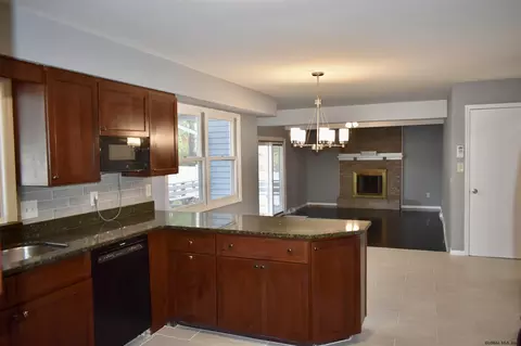 88 Hampton St, Delmar, NY 12054 photo 6