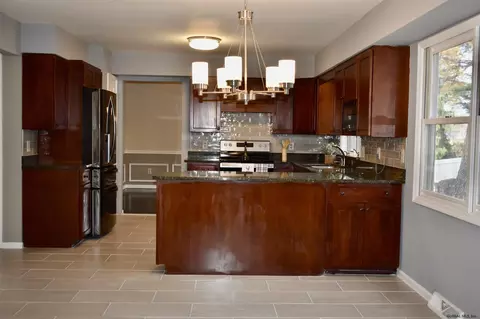 88 Hampton St, Delmar, NY 12054 photo 8