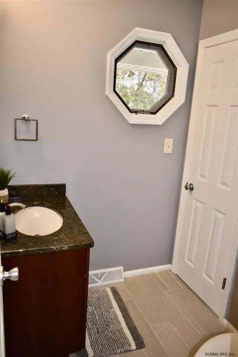 88 Hampton St, Delmar, NY 12054 photo 16