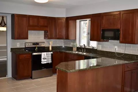 88 Hampton St, Delmar, NY 12054 photo 4