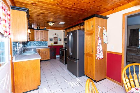 17 Lakeside Dr, Castleton, NY 12033 photo 9