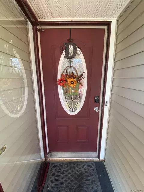 28 Wright St, Hudson Falls, NY 12839 photo 2