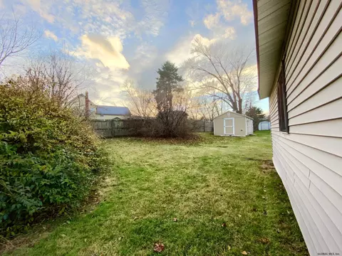 21 Miller Ave, Selkirk, NY 12158 photo 3